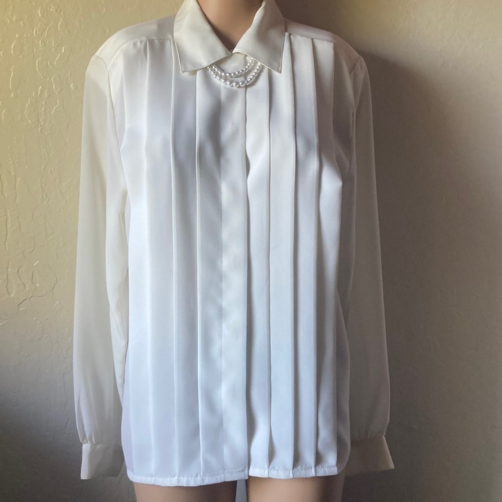 CHRISTIE & JILL WHITE PEARL SIZE 6 BUTTON DOWN SHIRT